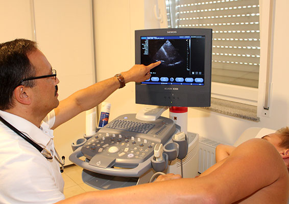 Foto einer Ultraschalluntersuchung in der Praxis Bastian Reimer